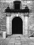 Doorway3_wl.jpg (3956 bytes)