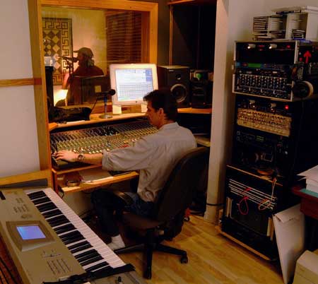 rec_studio1.jpg (77070 bytes)
